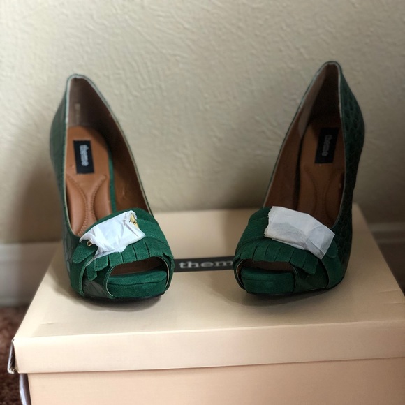 THEME Heels! - Picture 1 of 5